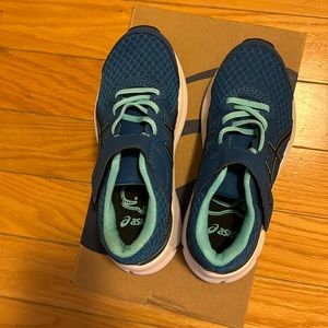 ASICS Kids Jolt 3 PS Sneaker. Color Lake Drive/Black.New. Size 11.